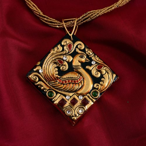 exquisite-tanjore-paintinglike-pendant-weavemaya-Bangalore-India-Maya-diamond-peacock