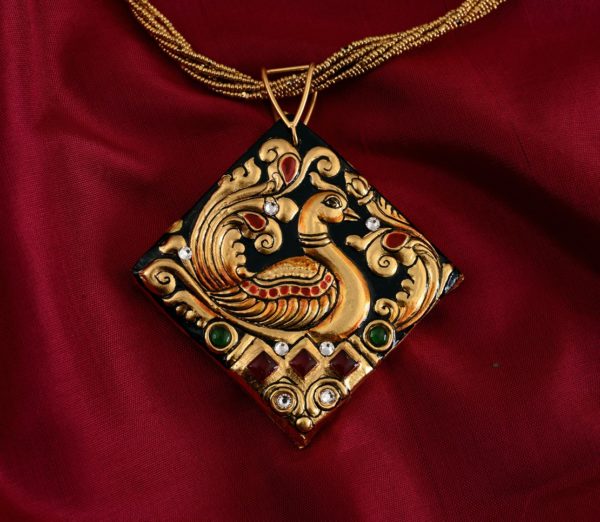 exquisite-tanjore-paintinglike-pendant-weavemaya-Bangalore-India-Maya-diamond-peacock