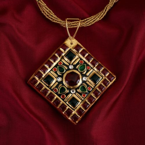 exquisite-tanjore-paintinglike-pendant-weavemaya-Bangalore-India-Maya-diamond-plus