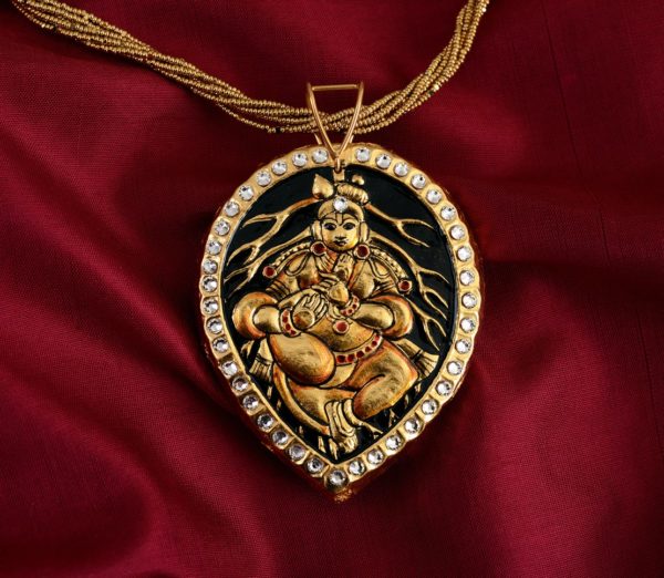 exquisite-tanjore-paintinglike-pendant-weavemaya-Bangalore-India-Maya-leaf-Krishna-white-border