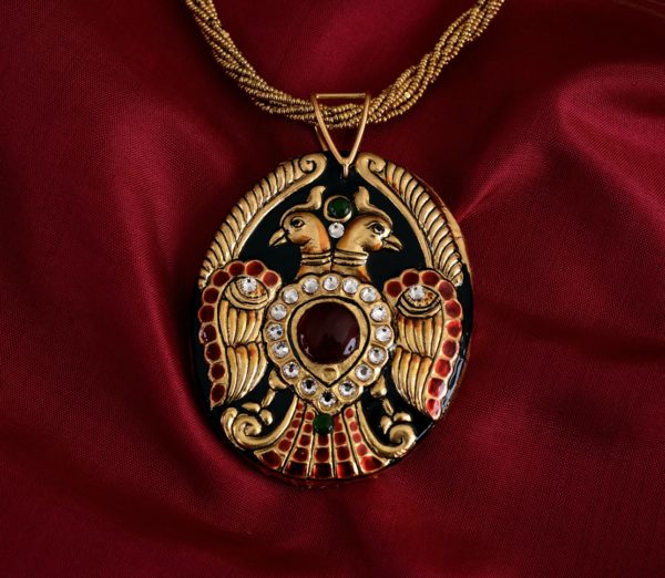 exquisite-tanjore-paintinglike-pendant-weavemaya-Bangalore-India-Maya-oval-gandaberunda