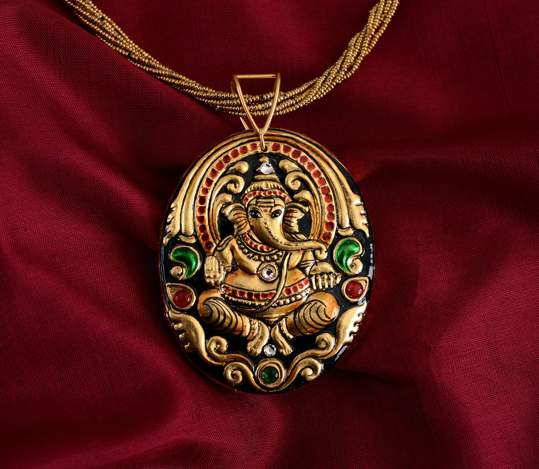 Exquisite Tanjore Paintinglike Pendant Weavemaya Bangalore India Maya Oval Ganesha OG015