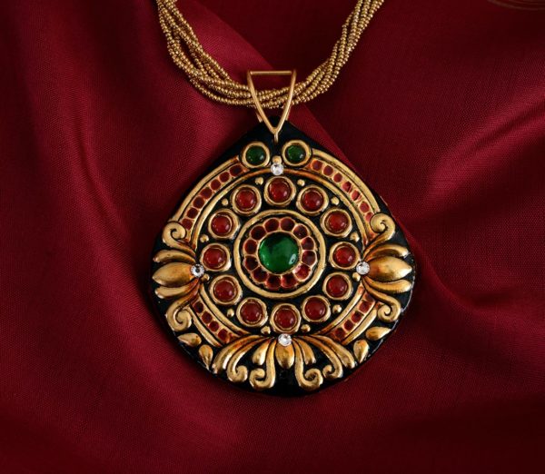 exquisite-tanjore-paintinglike-pendant-weavemaya-Bangalore-India-Maya-round-3-lotus