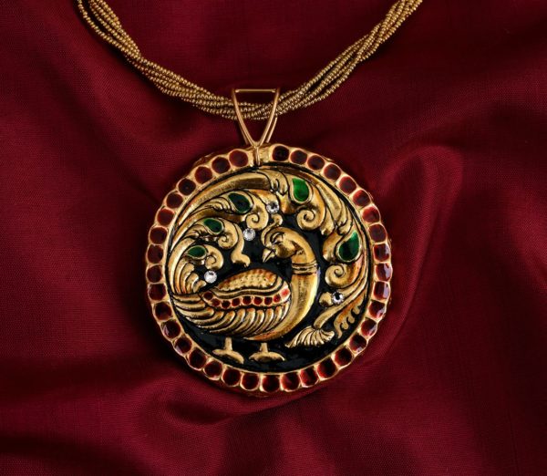 exquisite-tanjore-paintinglike-pendant-weavemaya-Bangalore-India-Maya-round-peacock-red-border